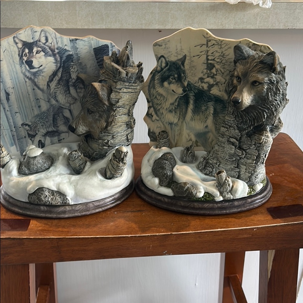 Wolf Art Sculpture Set - Gray and Brown